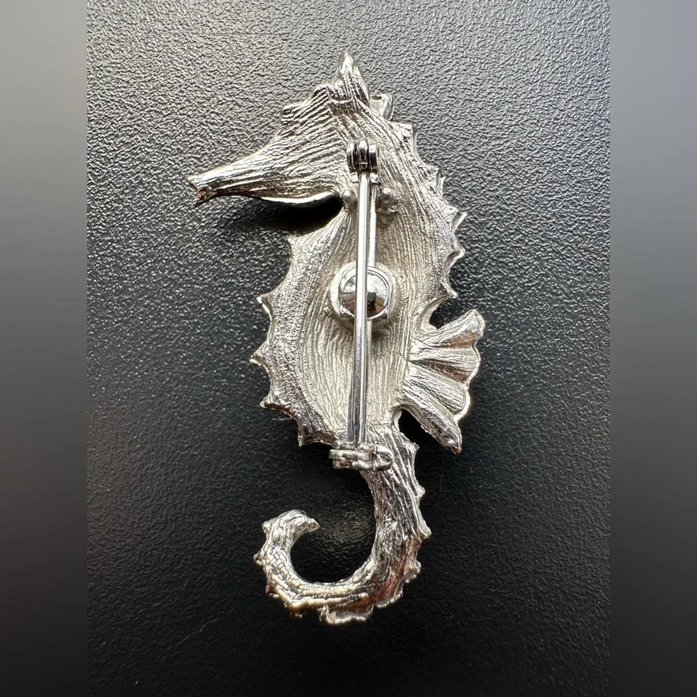 vintage, silver-toned textured seahorse brooch